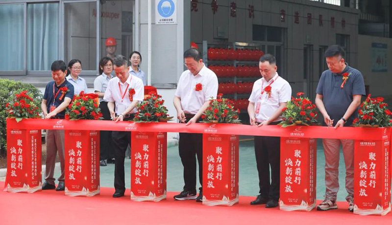 الأول في الصين! البحث والتطوير المستقل! تم تشغيل خط إنتاج الألواح المركبة الزخرفية الموفرة للطاقة
    