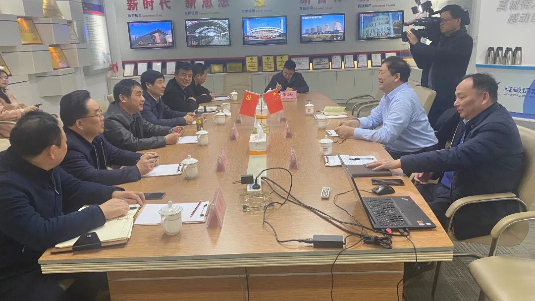 تشين جيابن , رئيس لو ' مدينة 's لجنة بلدية للشعب الصيني 's المؤتمر الاستشاري السياسي , جاء إلى آنهوي ألوكوسوبر لتنفيذ نشاط
